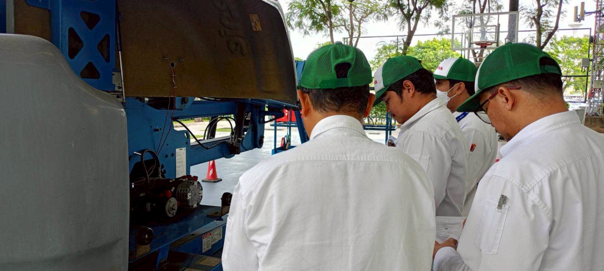 LINE_ALBUM_หลักสูตรรถกระเช้า X-Lift และ Boom Lift_250828_37.jpg - หลักสูตรรถกระเช้า X-Lift และ Boom Lift